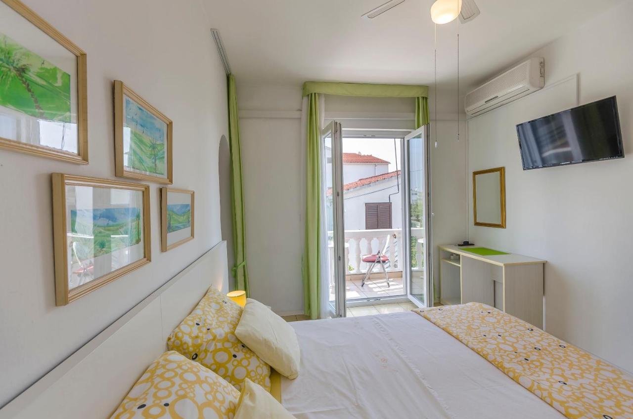 Apartments And Rooms On The Beach Водице Экстерьер фото